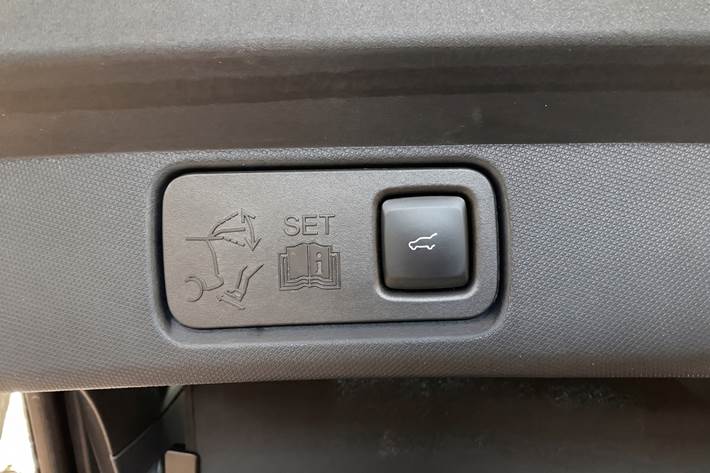Sølv Ford Mustang Mach-E fra 2023