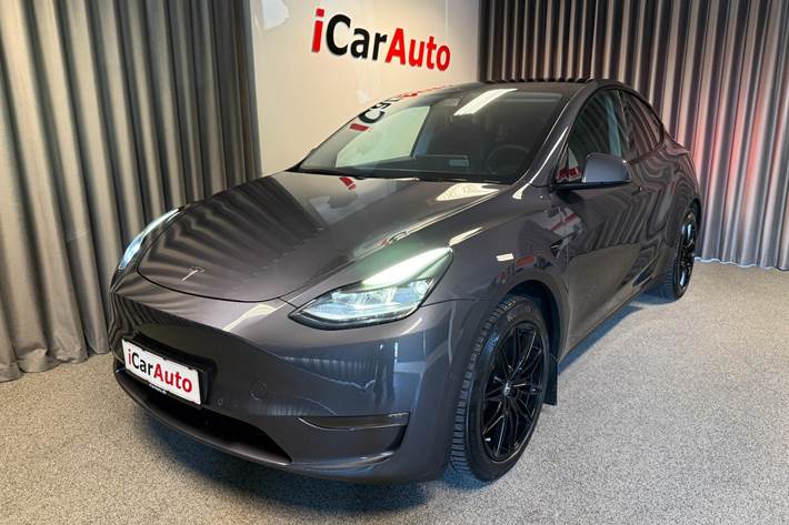 Sort Tesla Model Y fra 2022
