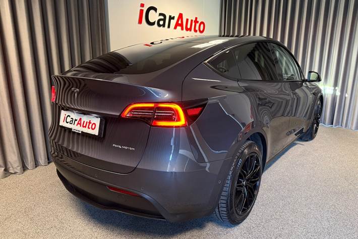 Sort Tesla Model Y fra 2022