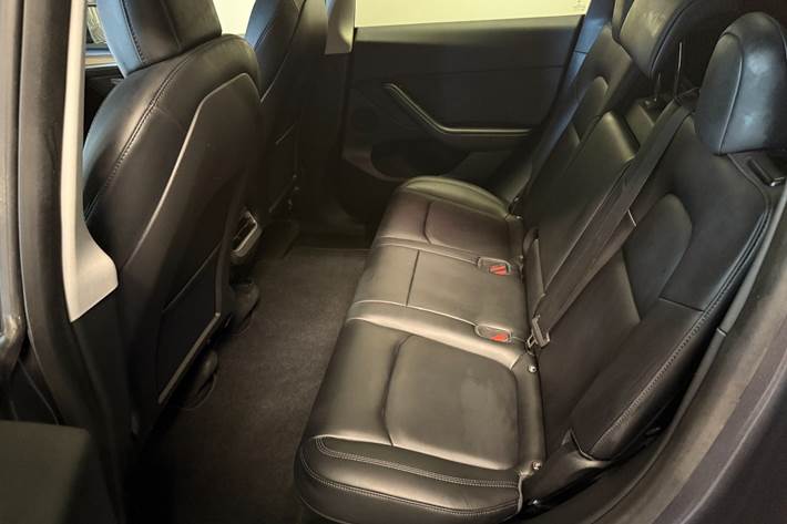 Sort Tesla Model Y fra 2022