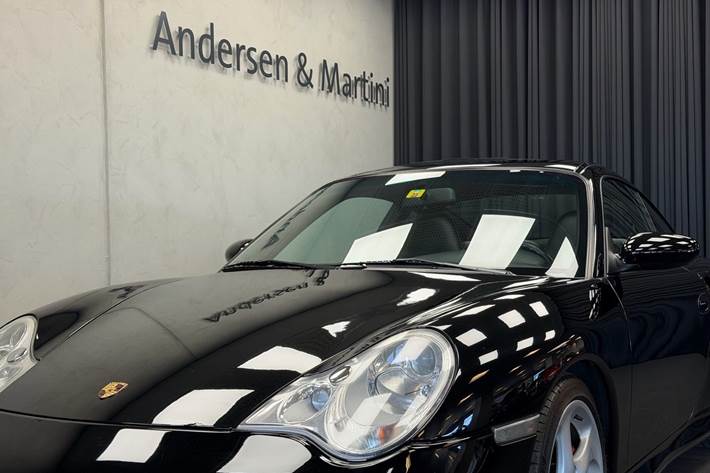 Sort Porsche 911 fra 2000
