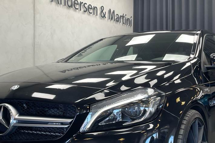 Sort Mercedes A45 AMG fra 2015