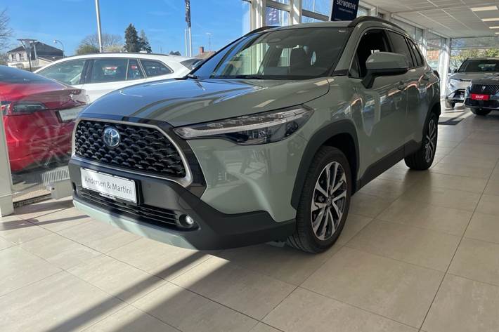 Grøn Toyota Corolla Cross fra 2024