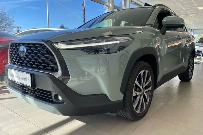 Grøn Toyota Corolla Cross fra 2024