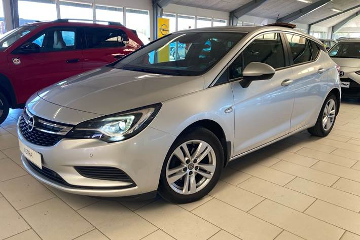 Grå Opel Astra fra 2016