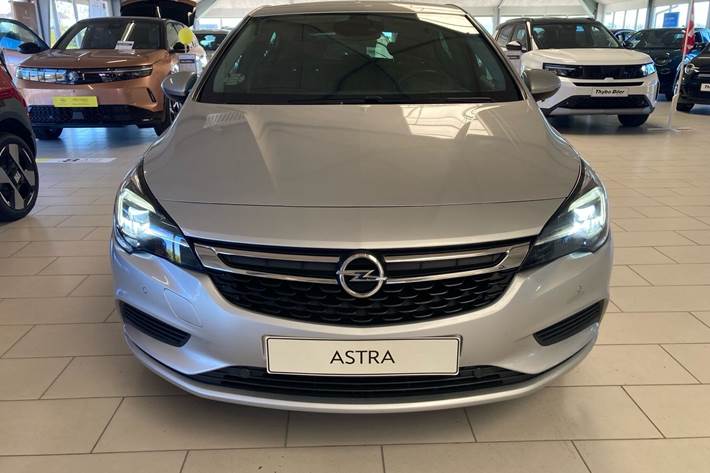 Grå Opel Astra fra 2016