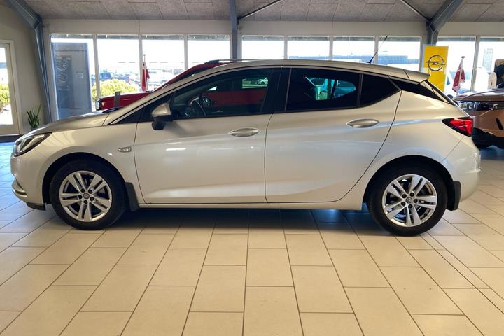 Grå Opel Astra fra 2016