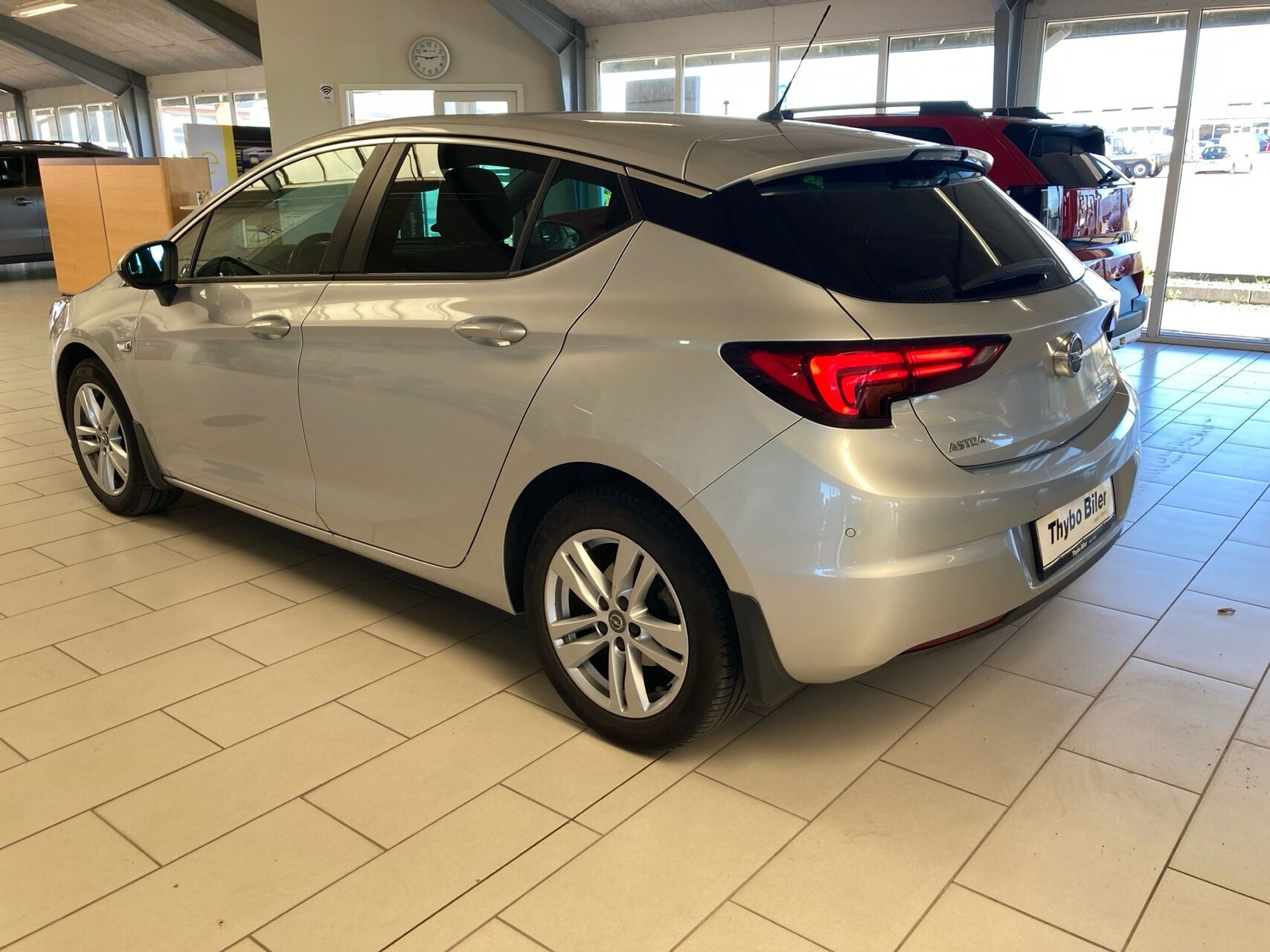 Grå Opel Astra fra 2016