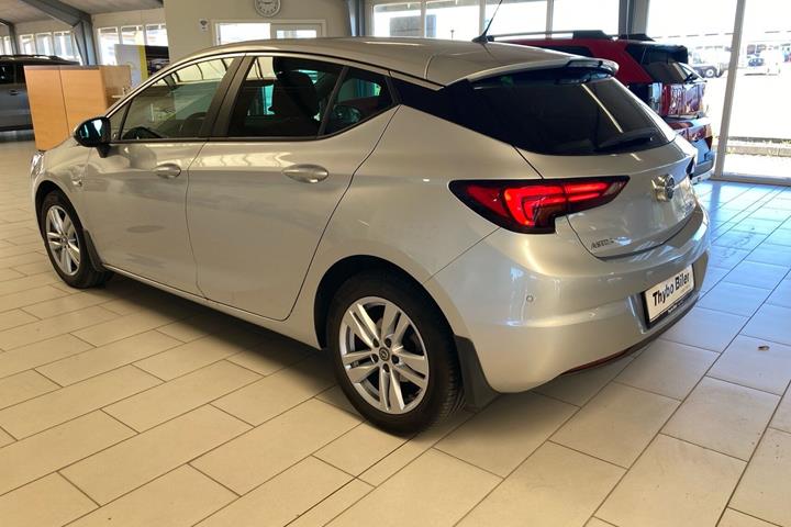 Grå Opel Astra fra 2016
