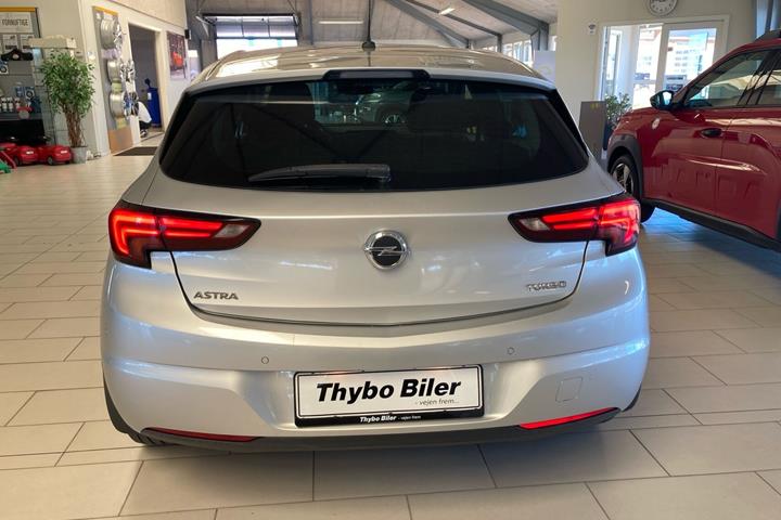Grå Opel Astra fra 2016