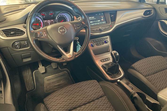 Grå Opel Astra fra 2016