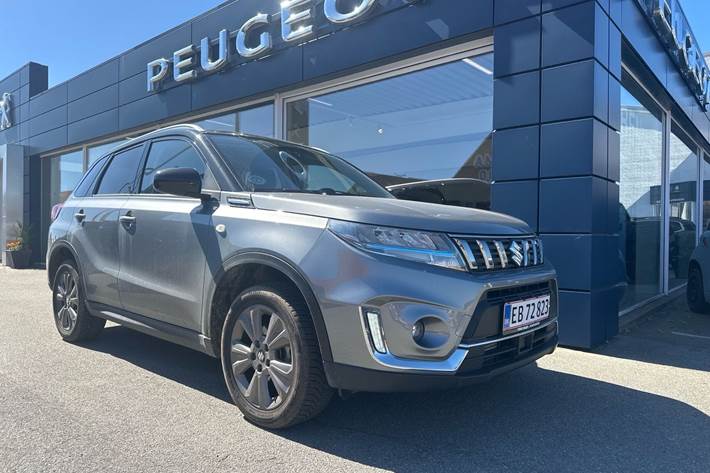 Grå Suzuki Vitara fra 2024
