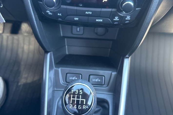 Grå Suzuki Vitara fra 2024