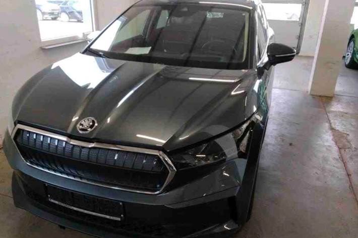Grå Skoda Enyaq fra 2021