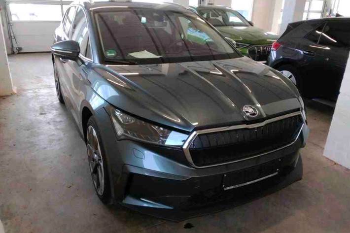 Grå Skoda Enyaq fra 2021