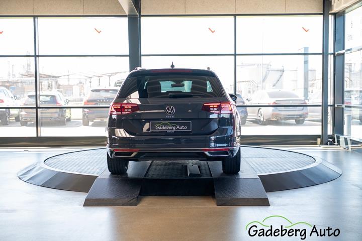 Grå VW Passat fra 2021