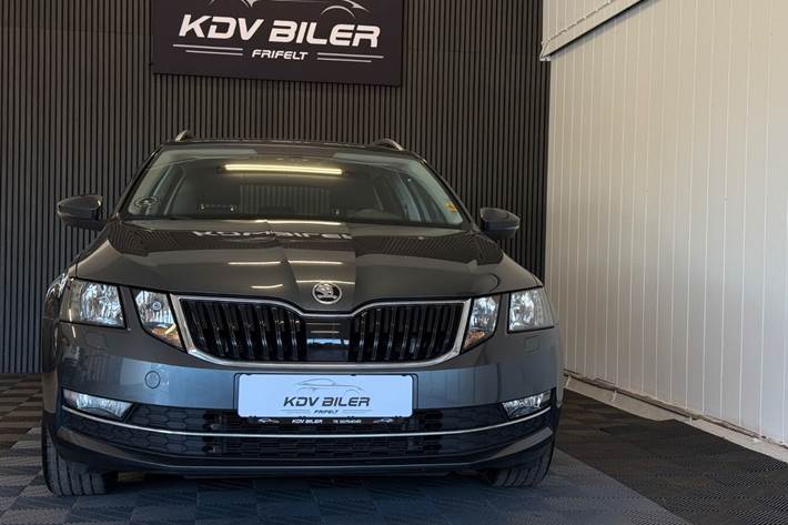 Grå Skoda Octavia fra 2018