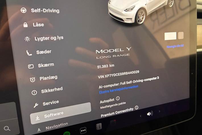 Hvid Tesla Model Y fra 2024
