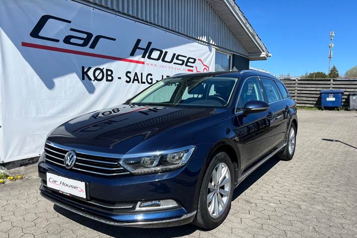 Blå VW Passat fra 2017