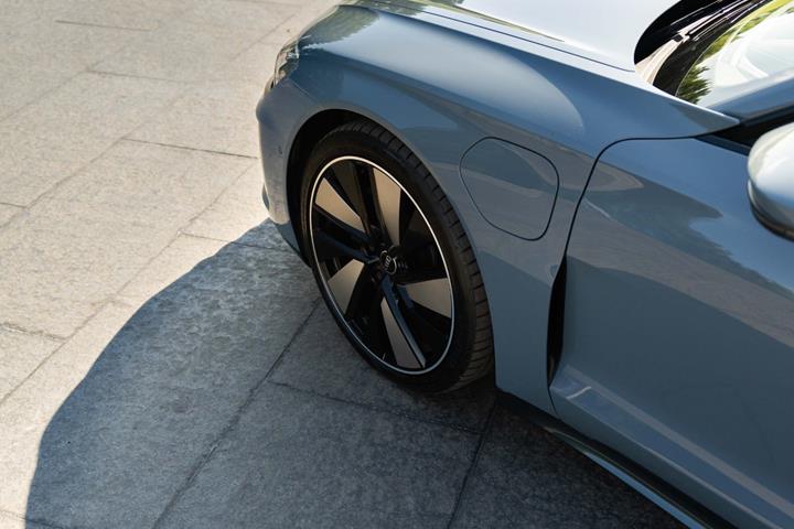 Blå Audi e-tron GT fra 2021