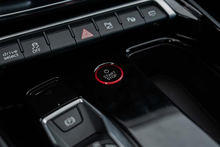 Blå Audi e-tron GT fra 2021