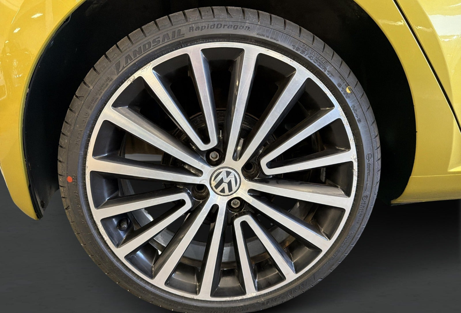 Gul VW UP! fra 2017
