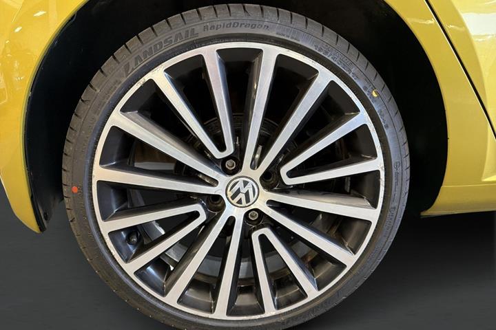 Gul VW UP! fra 2017