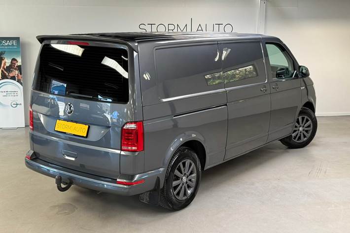 Grå VW Transporter fra 2019