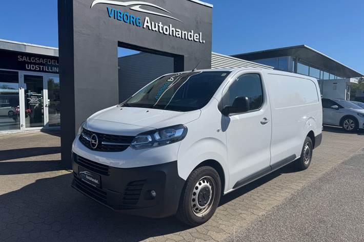 Hvid Opel Vivaro fra 2023