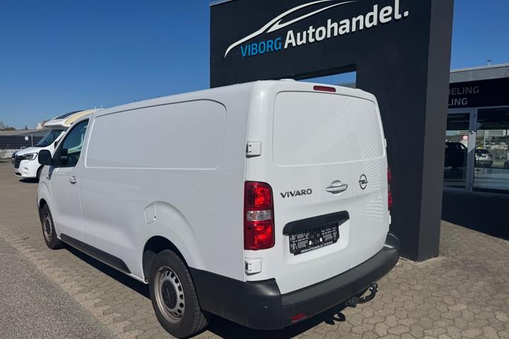 Hvid Opel Vivaro fra 2023