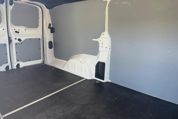 Hvid Opel Vivaro fra 2023