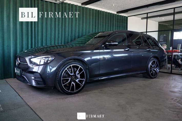 Grå Mercedes E300 e fra 2021