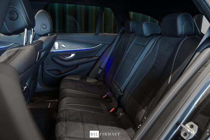 Grå Mercedes E300 e fra 2021