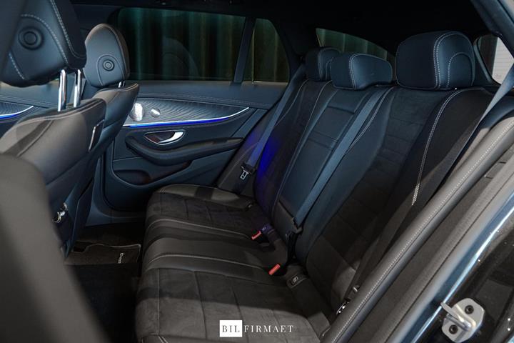 Grå Mercedes E300 e fra 2021