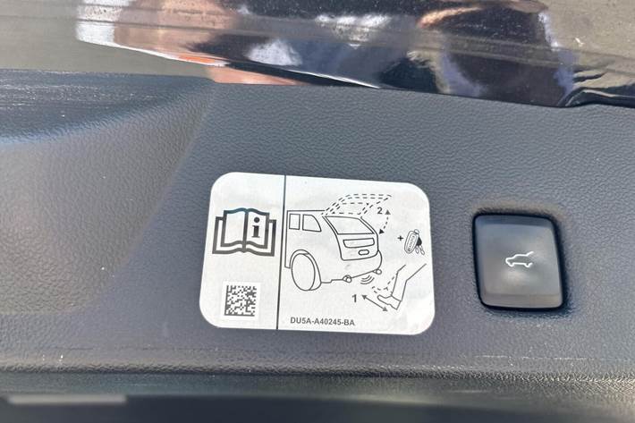 Sort Ford Kuga fra 2020