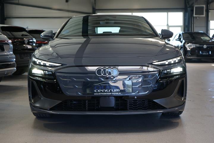 Grå Audi A6 e-tron fra 2025