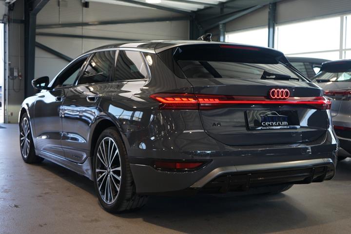 Grå Audi A6 e-tron fra 2025