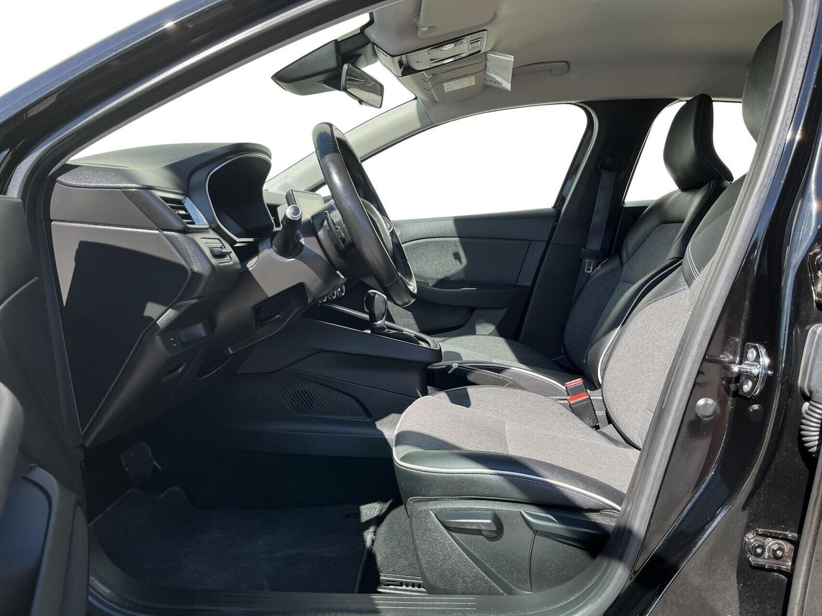 Sort Renault Clio V fra 2020