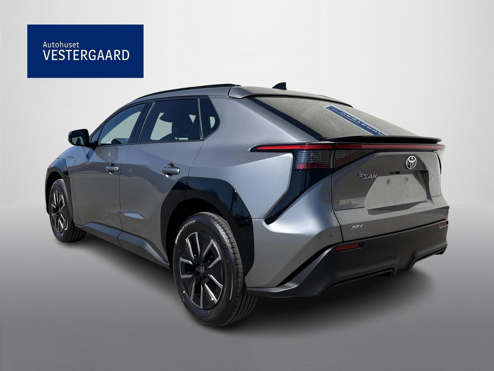 Grå Toyota BZ4X fra 2025