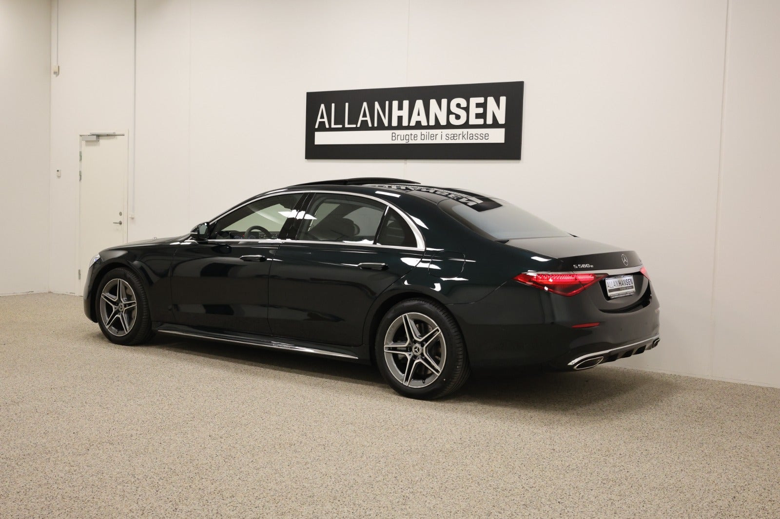 Grøn Mercedes S580 e fra 2023