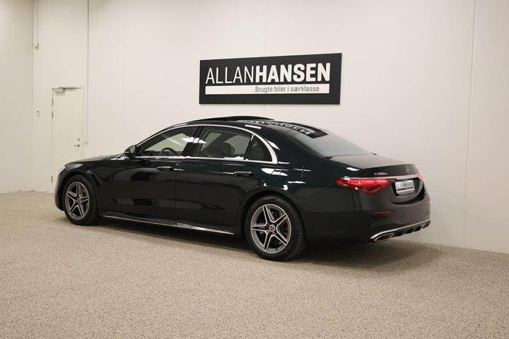 Grøn Mercedes S580 e fra 2023