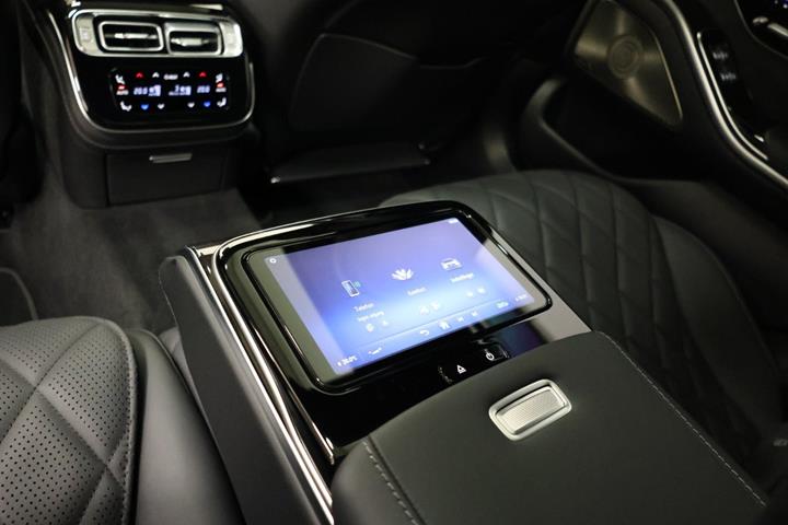 Grøn Mercedes S580 e fra 2023