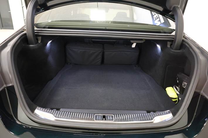 Grøn Mercedes S580 e fra 2023