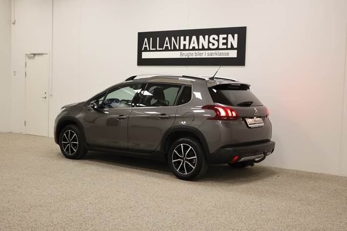 Grå Peugeot 2008 fra 2018