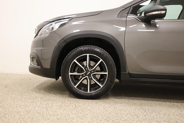 Grå Peugeot 2008 fra 2018