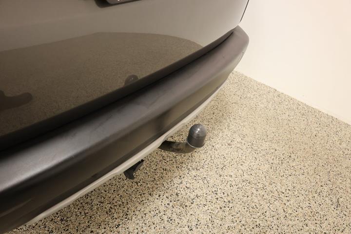 Grå Peugeot 2008 fra 2018