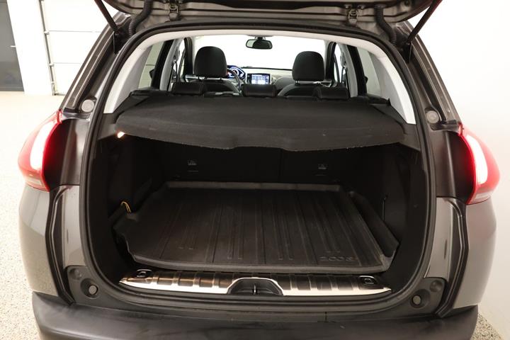 Grå Peugeot 2008 fra 2018