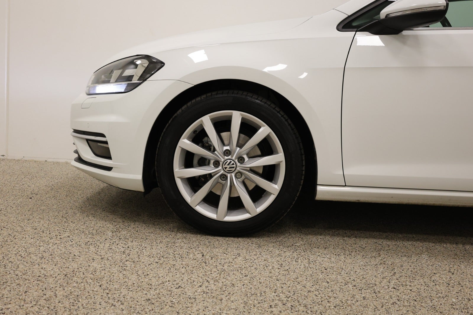 Hvid VW Golf VII fra 2017