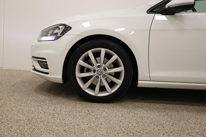 Hvid VW Golf VII fra 2017
