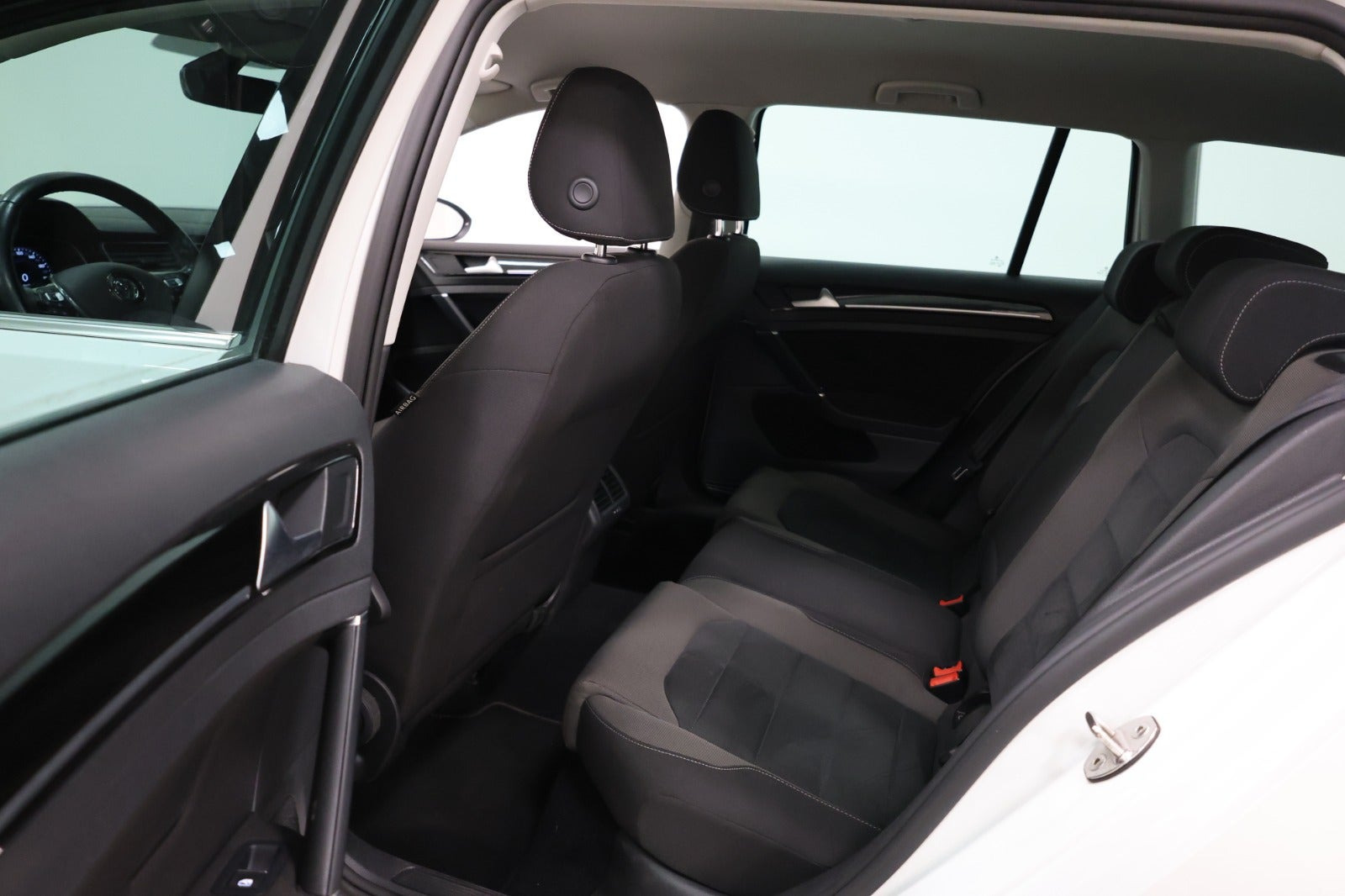 Hvid VW Golf VII fra 2017
